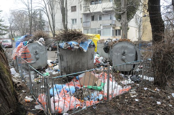 gunoi-strada-armoniei