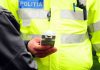 Minoră de 17 ani, prinsă băută la volan după ce a intrat cu mașina în șanț etilotest