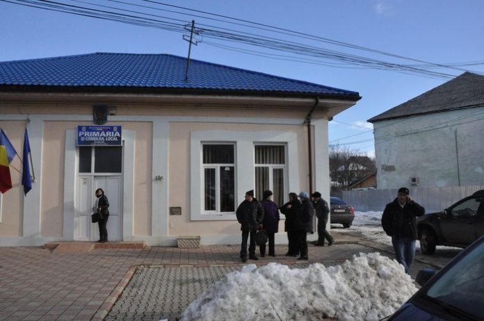 salarii mari primarii mici