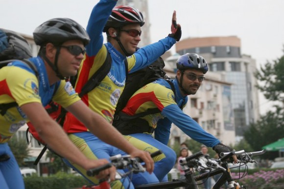 Sosire din DRUM SPRE EUROPA, Dan Garleanu mainile sus