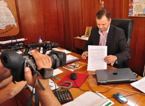 Prefectul Dorian Pocovnicu a semnat, astazi, ordinul de suspendare a mandatului primarului Romeo Stavarache.