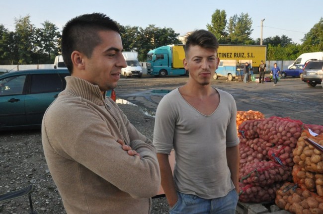 Razvan Ceasar si ajutorul sau, Valentin Misca