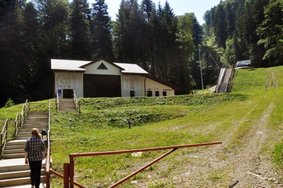 Intrarea  spre partia de ski