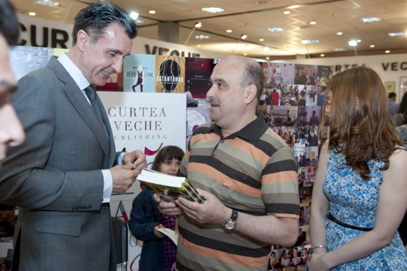 La salonul de carte alaturi de Principele Radu