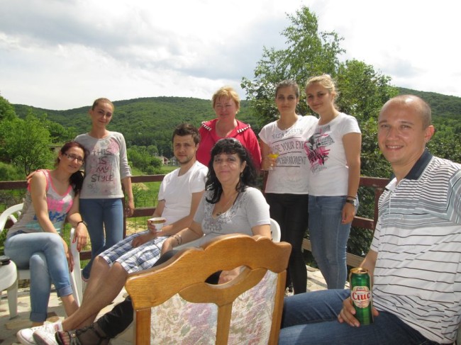 Echipa care sustine deviza companiei: ”Apollon – cea mai buna adresa”