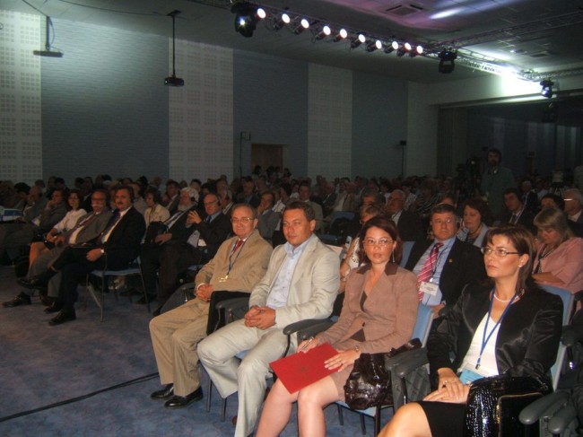 Presedintele Marin Toma (in centru), la unul dintre congresele CECCAR