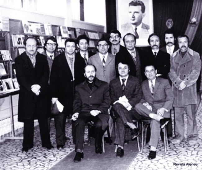 Redactia Revistei „Ateneu” din anul 1965, impreuna cu Aurel Ilie Calimandric, prof. Ioan Neacsu si Octavian Voicu