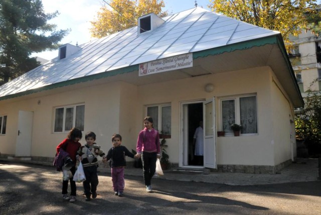 "Saru' mâna pentru masa si bodaproste!"/ Foto Liviu Maftei