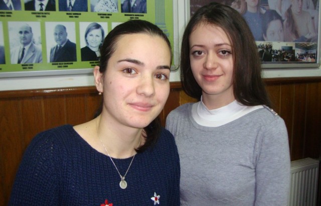 elevi Andreea Ioana Albu si Roxana Claudia Roca1