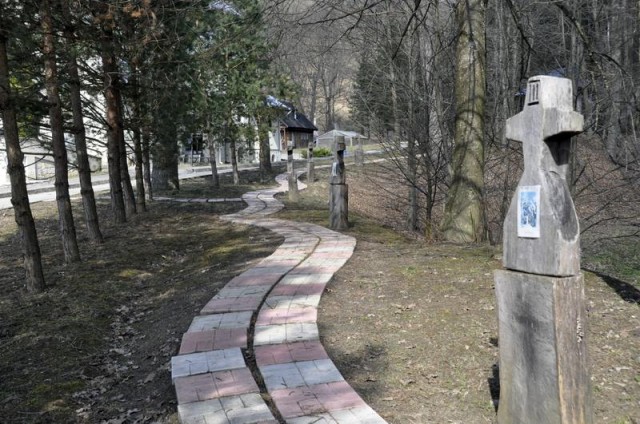 drumul crucii manastire