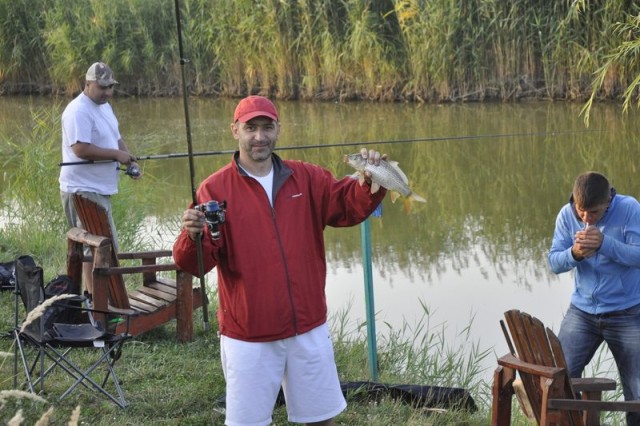 3. pescari deveniti clienti