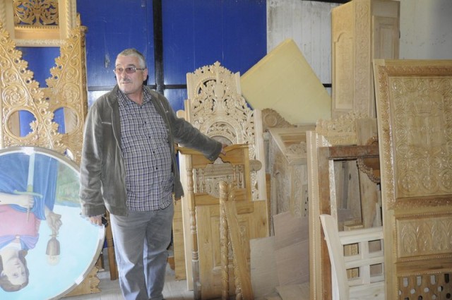 08 11 sculptorul din Prajesti