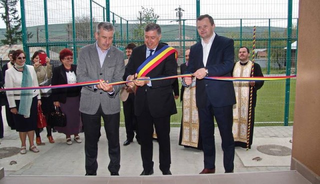 20 04 inaugurare Burdusaci 1