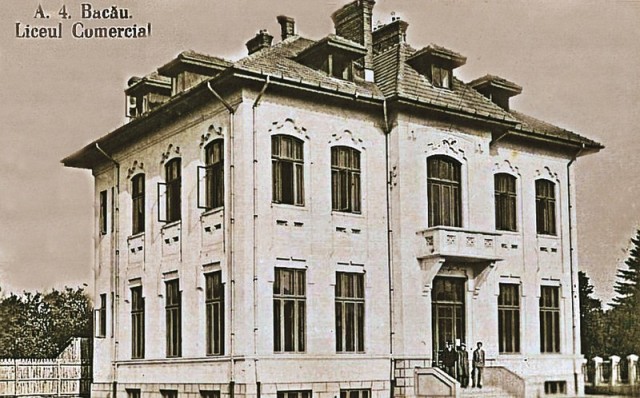 Ilustrata de epoca, reprezentând fostul Liceu comercial, din colectia personala a lui Mihai Ceuca
