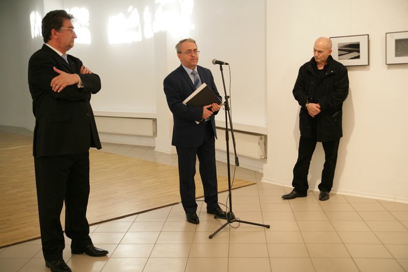 Acad.  Alexandru Boboc si poetul Ovidiu Genaru, premiantii Centrului de Cultura “George Apostu”, pe anul 2016