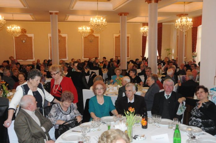 petrecere pensionari