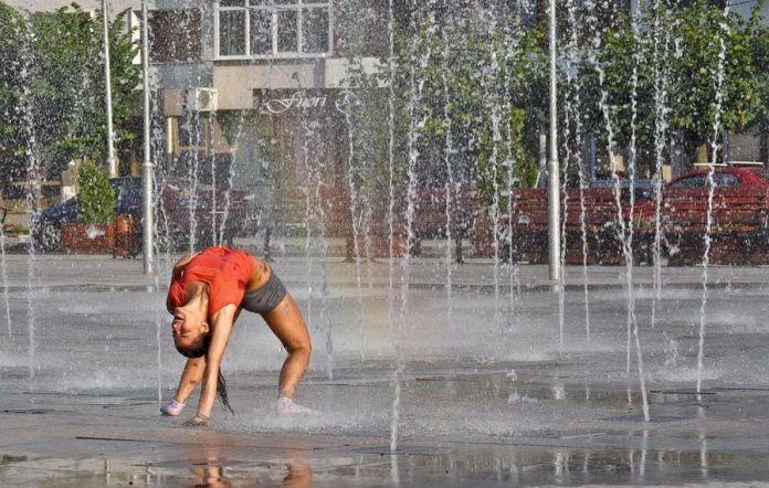 620571_402751606451368_231427393_o