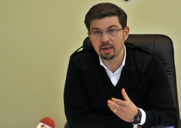 Primarul Cosmin Necula: „Nu se distruge nici o echipă de volei!"