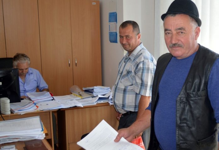 Ciobanii din tot judeţul au dat buzna la Direcţia Agricolă