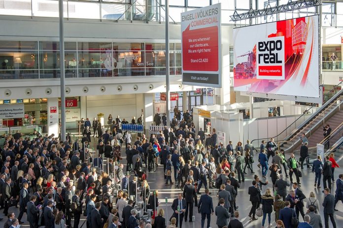 Aeroportul și platforma Onești, prezentate la Munchen