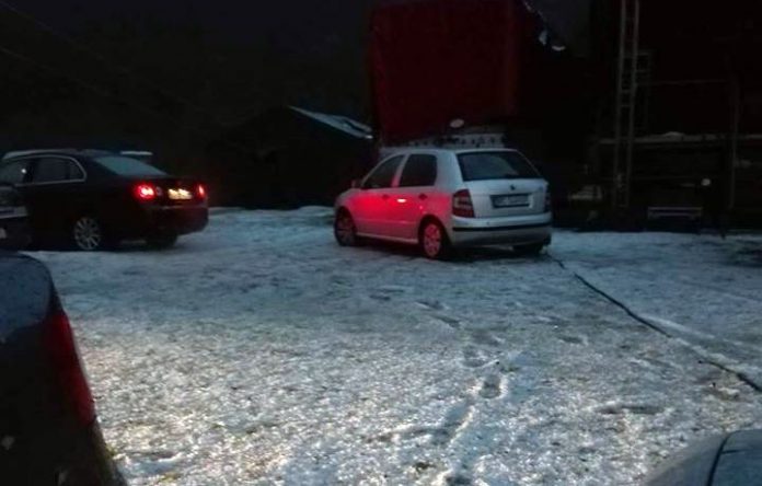 Iarnă la Dofteana: gheața a acoperit pamântul