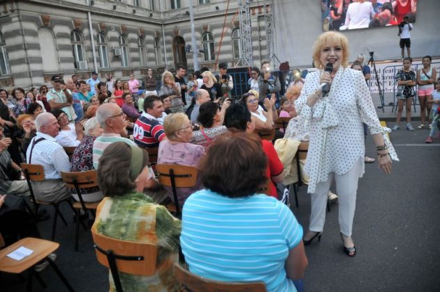 Recitalul Corinei Chiriac a entuziasmat Piaţa Tricolorului