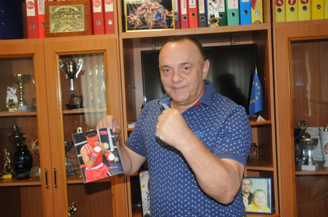 Box: Relu Auraș: „Bate-l, Roli!”