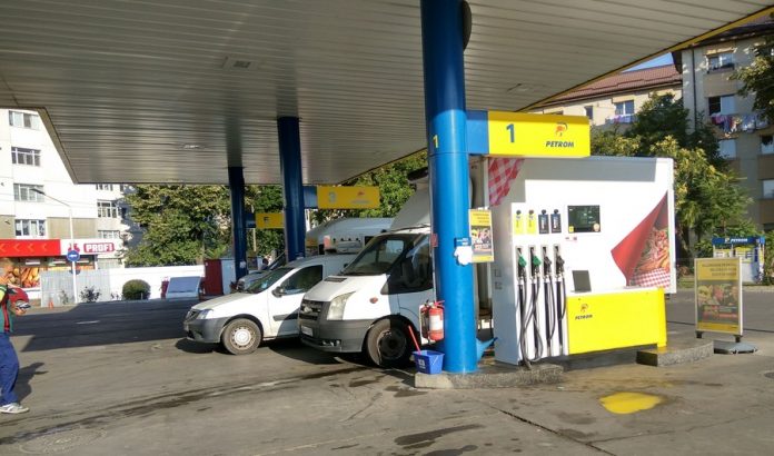 Şoc în benzinării. Carburanţii s-au scumpit de două ori în ultimele zile