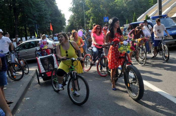 Au defilat biciclistele băcăuane