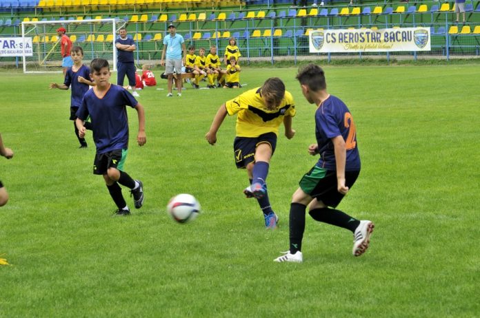 Fotbal/ Cupa „Aerostar”: Fotbal din plăcere