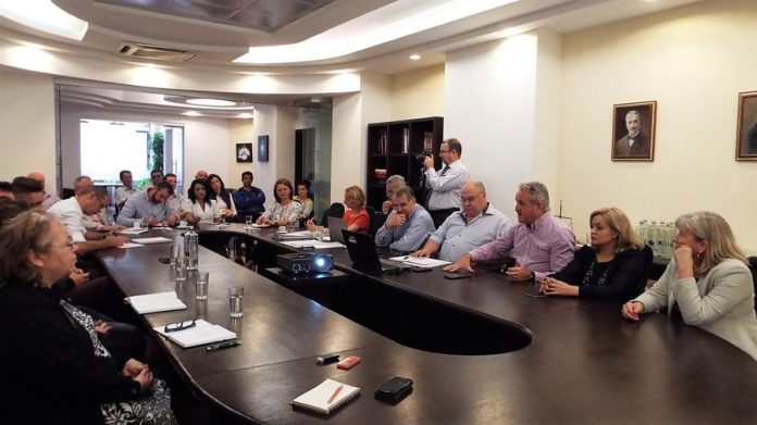 Fabricanți de mobilier și produse agricole eco din zona Moldovei la o primă reuniune în Bacău cu managerii proiectului