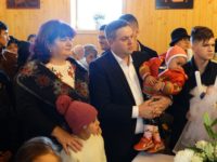 25 de copii botezați