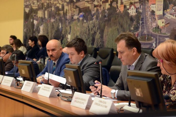 Consiliul local: circul continuă Consiliul local: circul continuă