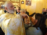 25 de copii botezați