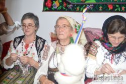 Șezătoarea gospodinelor de pe Valea Asăului