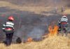 ISU Bacău avertizează: arderea vegetației uscate este interzisă și poate atrage amenzi de până la 50.000 de lei