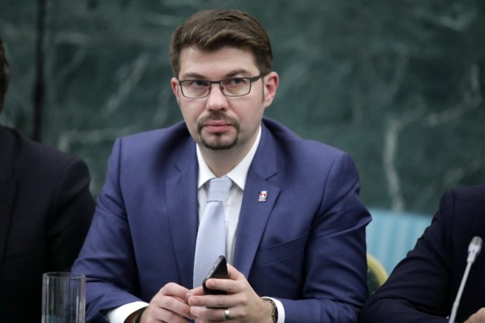 76747540_2577563215668383_3146881357632765952_o