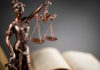 Judecătoria Buhuși a admis o ordonanță președințială după 11 luni. Un fost soț a primit dreptul provizoriu de a folosi mașina comună