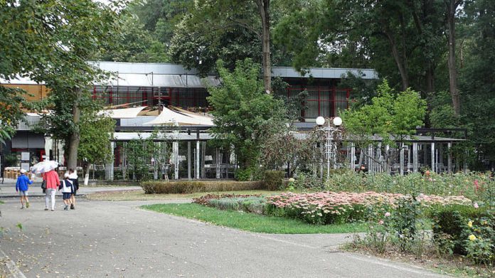 se redeschid Green Park