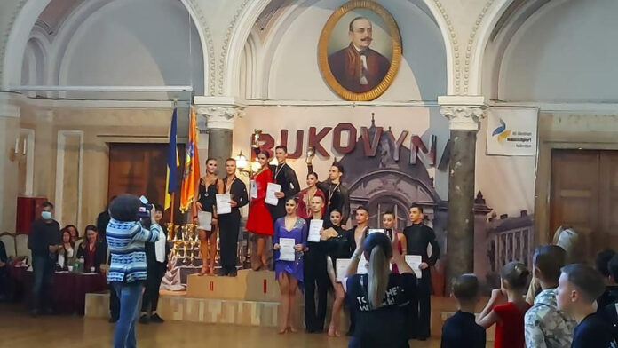 12 trofee si 8 medali de aur