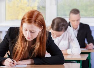 Unde sunt surprizele Evaluării Naționale din Bacău? Nu doar colegiile de elită au atras atenția