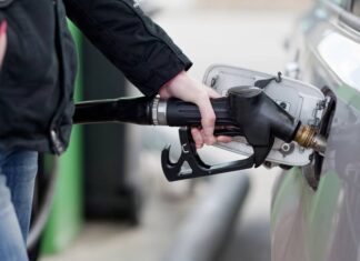 Carburanții rămân scumpi în Bacău: un plin de motorină costă cu circa 50 de lei mai mult decât la sfârșitul lunii iunie
