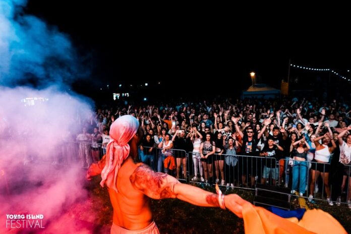 Young Island Bacau 1