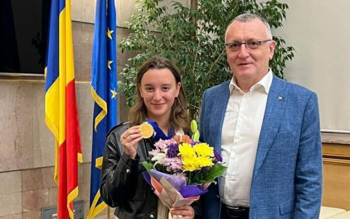 298006043_466220975324158_4814417457096281945_n