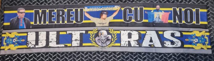 Fond handbal poza 1 dintr-un capat in celalat pe 5 coloane