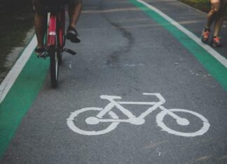 Comănești: Contract semnat pentru construirea a peste 2,4 km de piste de biciclete