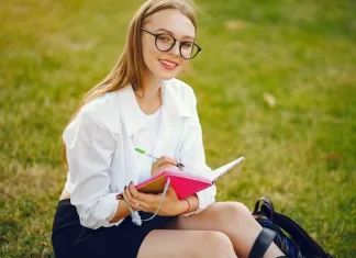 Liceele pedagogice, obligate să oprească admiterea la specializările învățător-educatoare și educator-puericultor din 2026–2027