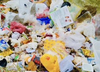 Colectarea deșeurilor, suspendată temporar în comuna Agăș după expirarea contractului cu operatorul de salubritate
