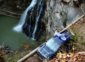 Bacău: Jandarmii montani patrulează pe traseele turistice și în zonele de agrement pentru siguranța turiștilor