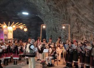 Elevi ai Liceului Tehnologic Târgu Ocna, în recital la „Sunetul colindelor în inima muntelui de sare”